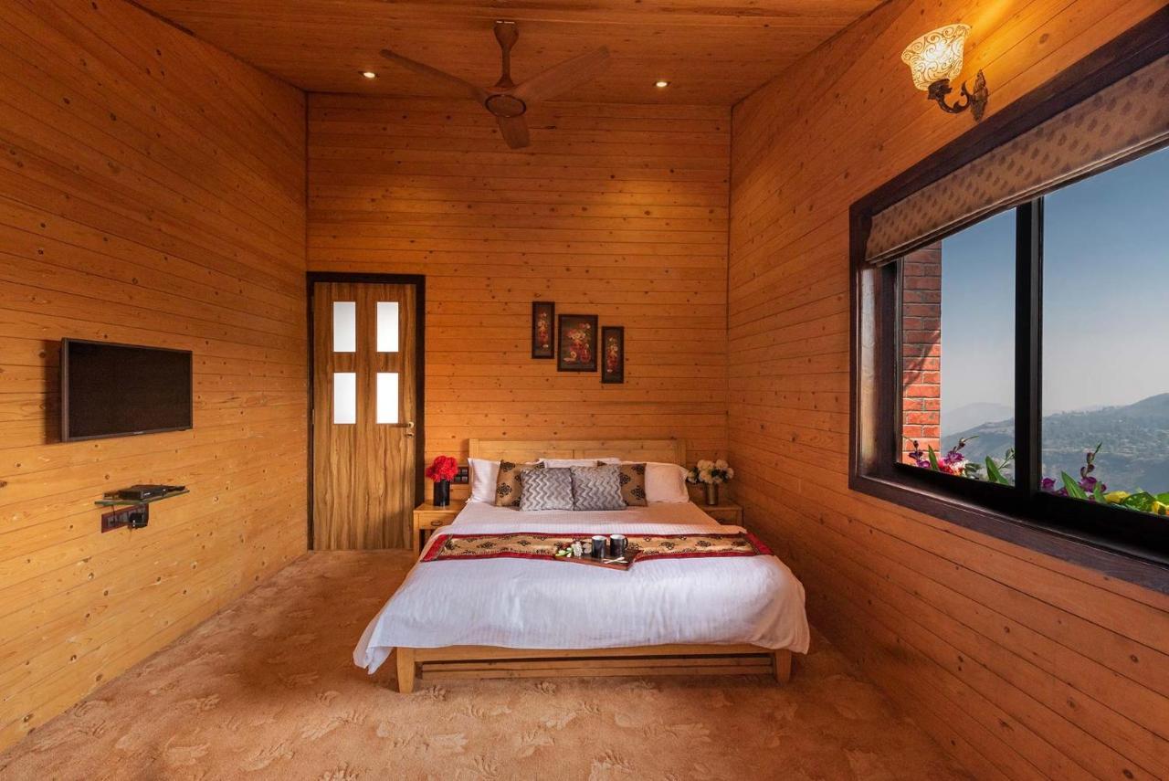 Cowboy Castle: Valley View Retreat With Theatre & Games Panchgani