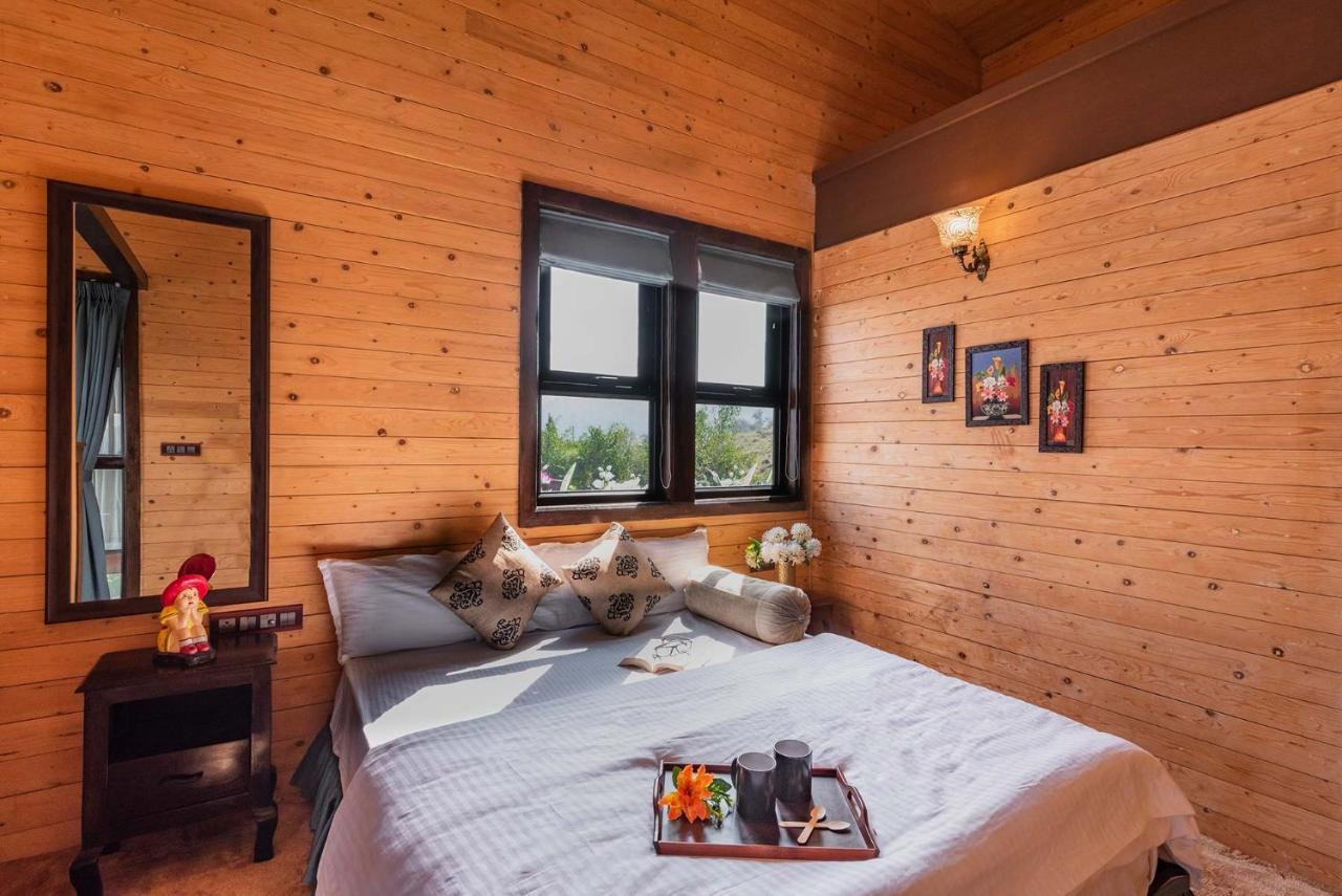 Cowboy Castle: Valley View Retreat With Theatre & Games Villa *