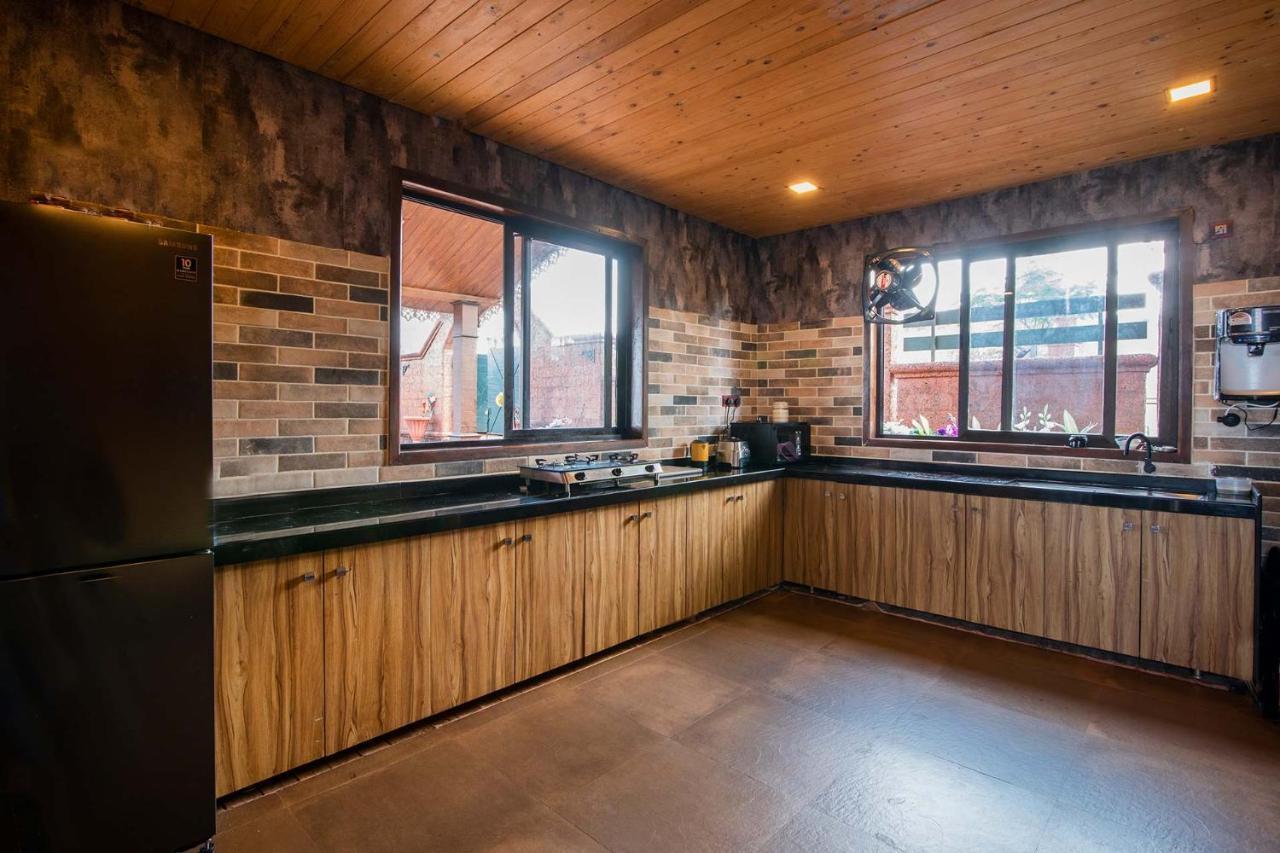 Cowboy Castle: Valley View Retreat With Theatre & Games Villa *