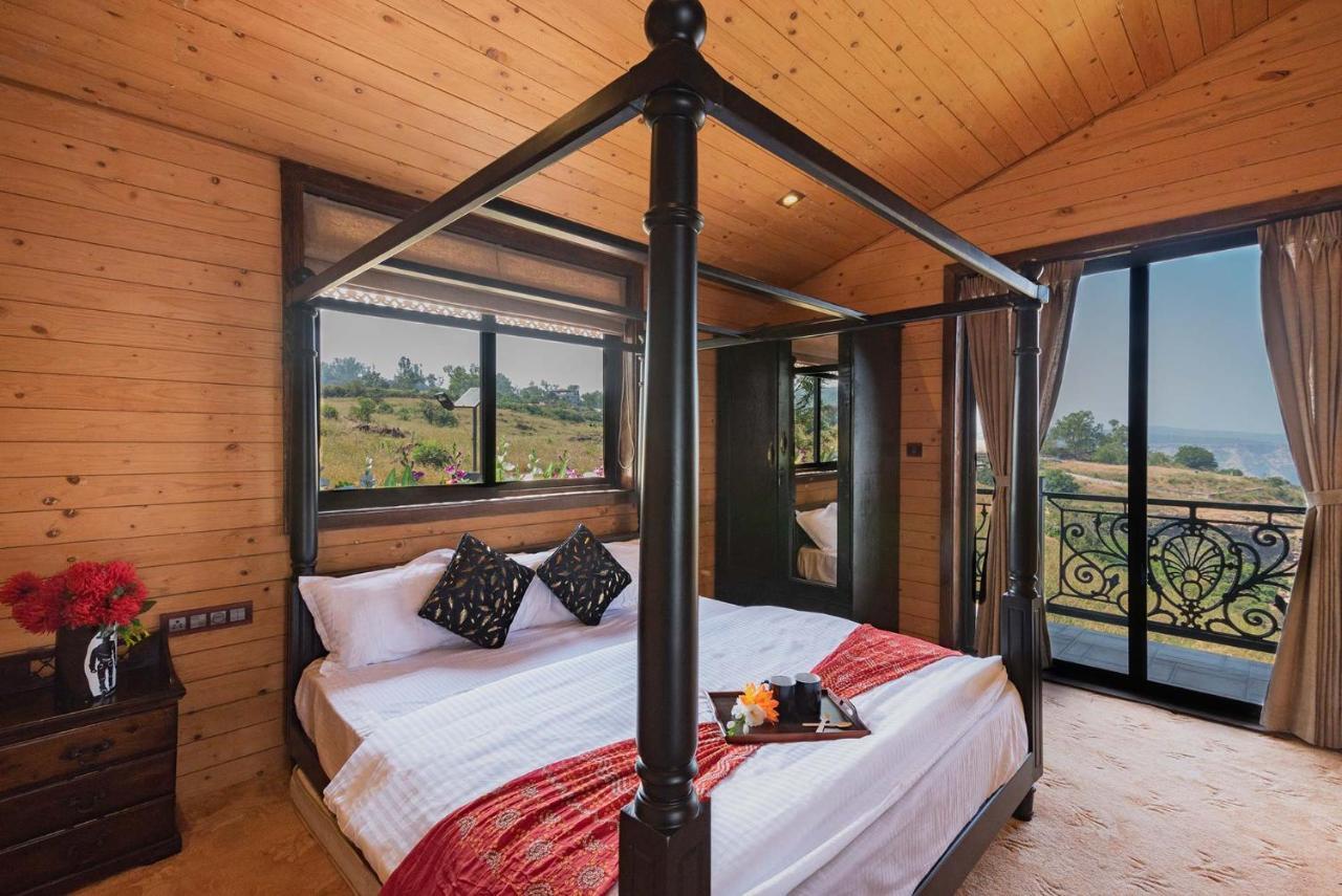 Cowboy Castle: Valley View Retreat With Theatre & Games