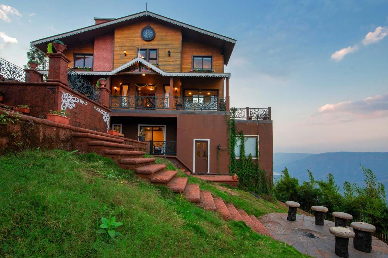 Villa Cowboy Castle: Valley View Retreat With Theatre & Games