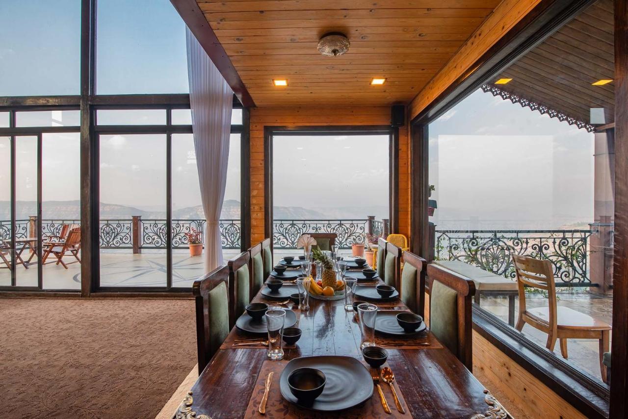 Villa Cowboy Castle: Valley View Retreat With Theatre & Games Panchgani