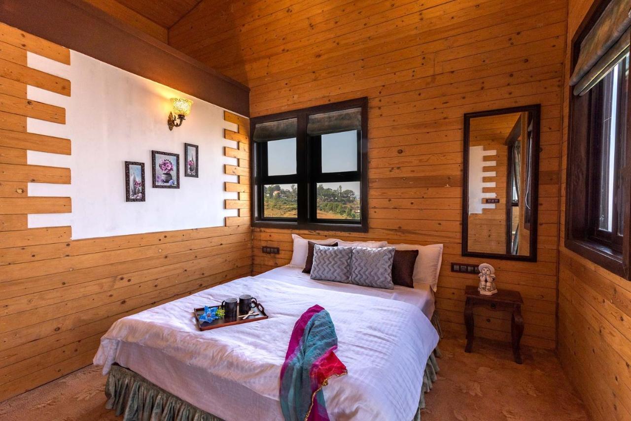 Villa Cowboy Castle: Valley View Retreat With Theatre & Games *