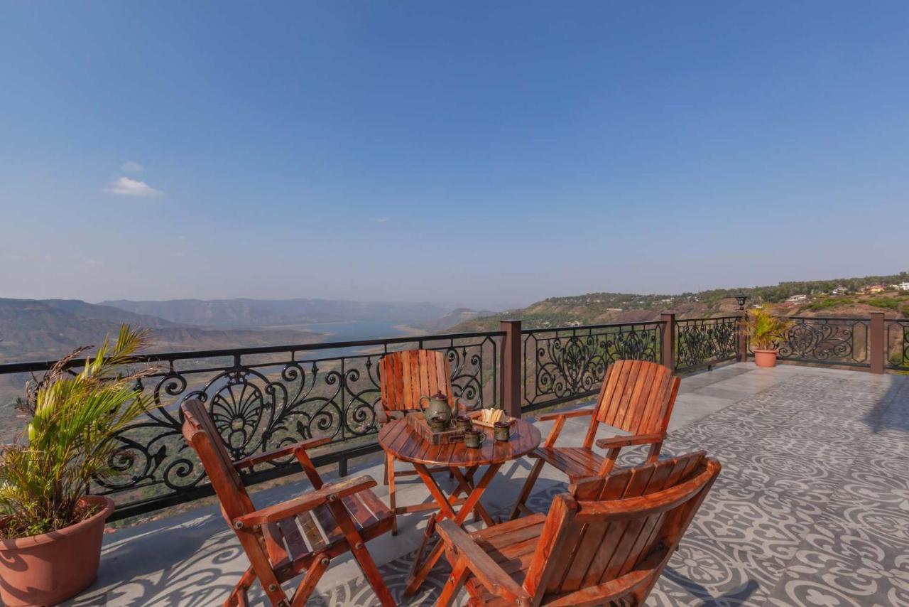 Cowboy Castle: Valley View Retreat With Theatre & Games Villa *