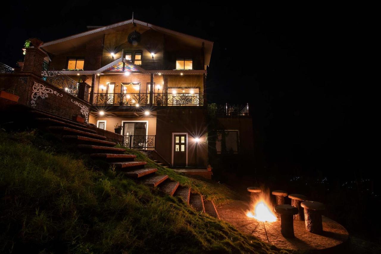 Villa Cowboy Castle: Valley View Retreat With Theatre & Games Panchgani