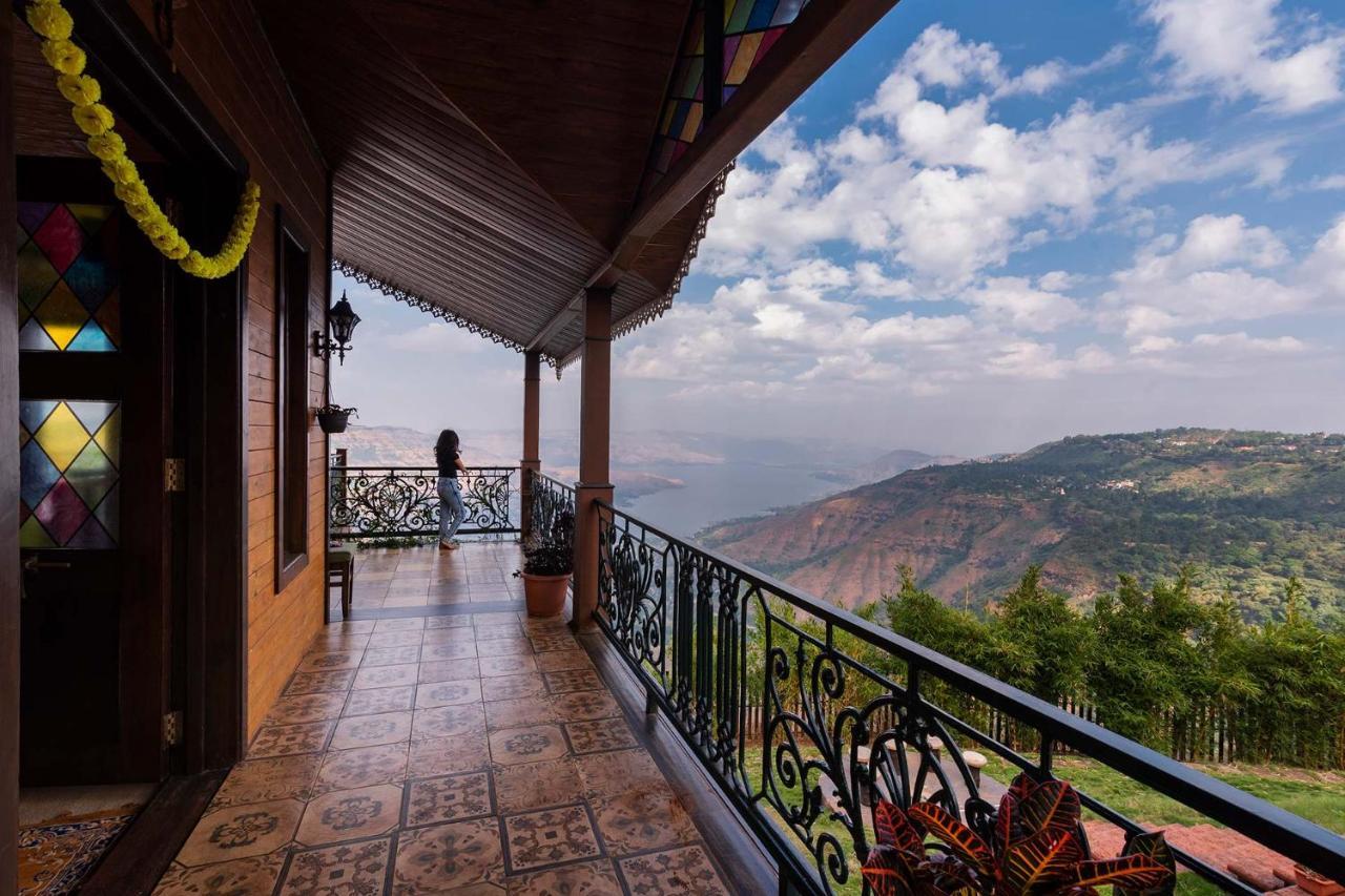 Villa Cowboy Castle: Valley View Retreat With Theatre & Games