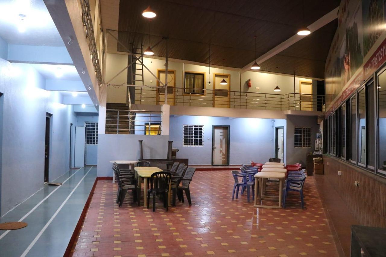 Param And Restaurant