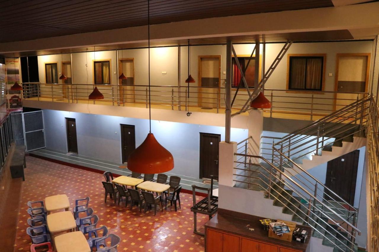 Param And Restaurant Hotel *