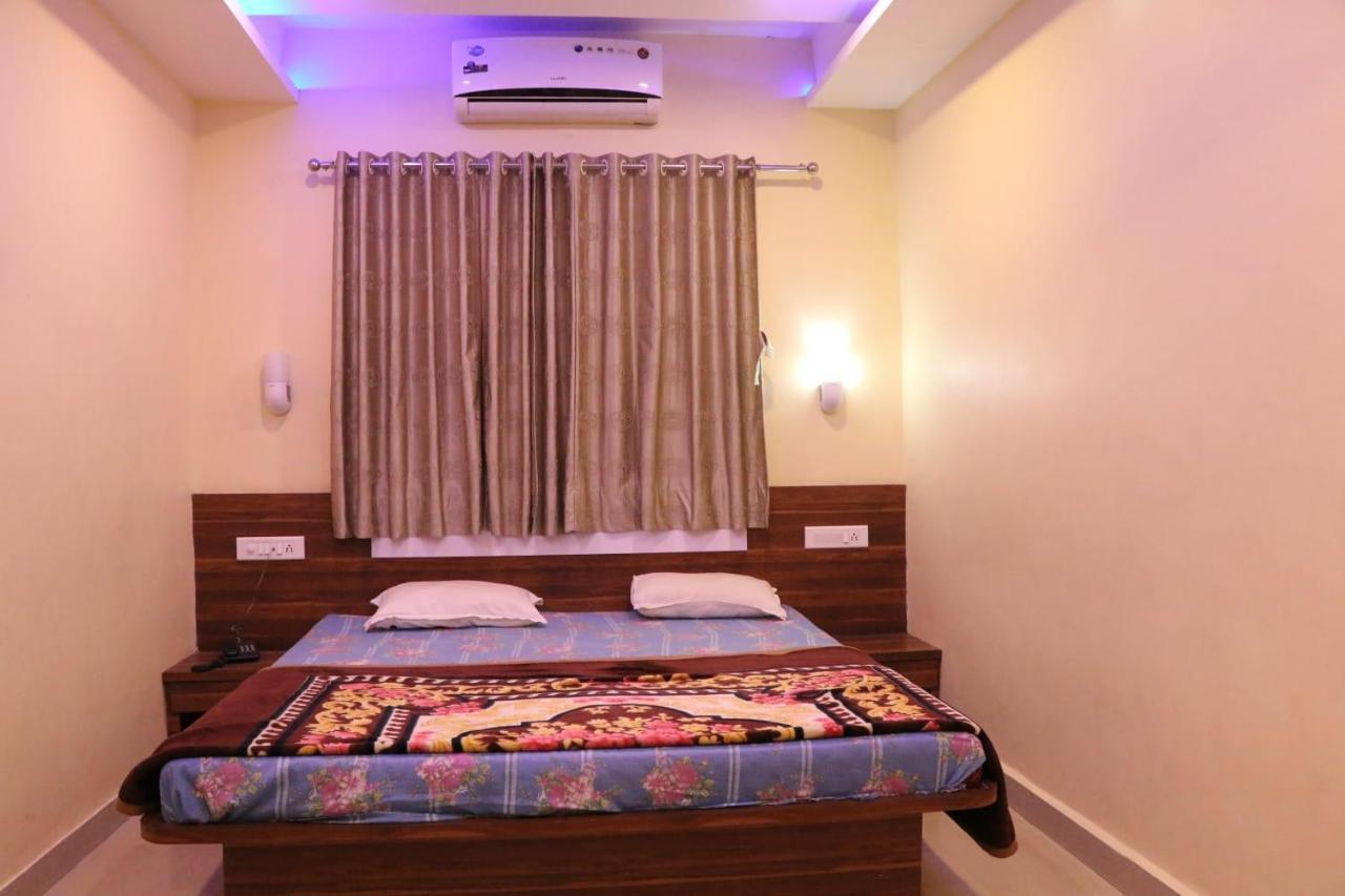 Hotel Param And Restaurant