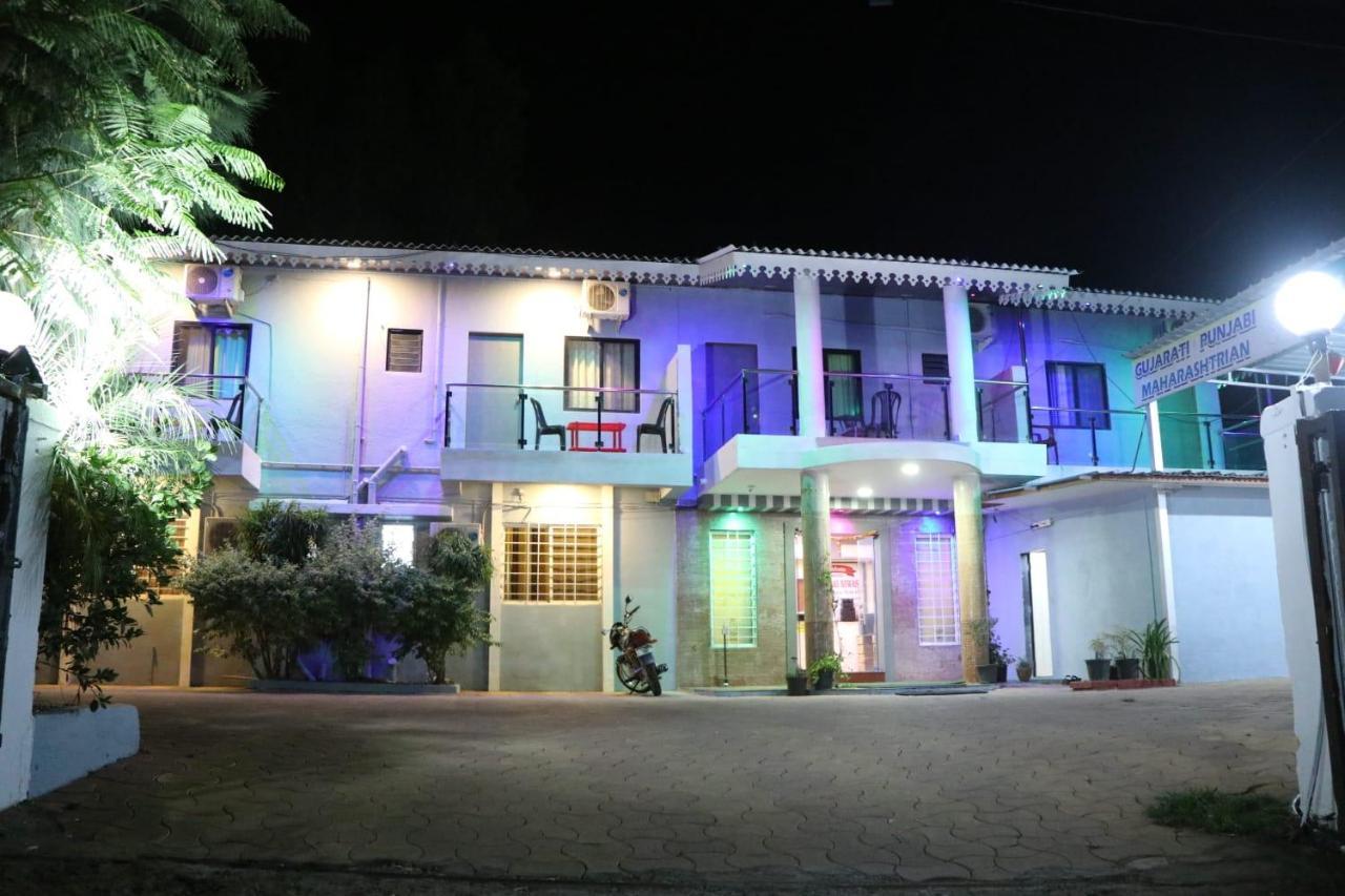 Param And Restaurant Hotel *