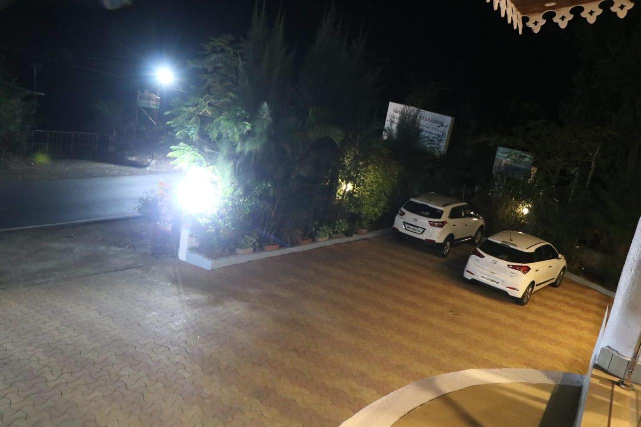 Param And Restaurant *