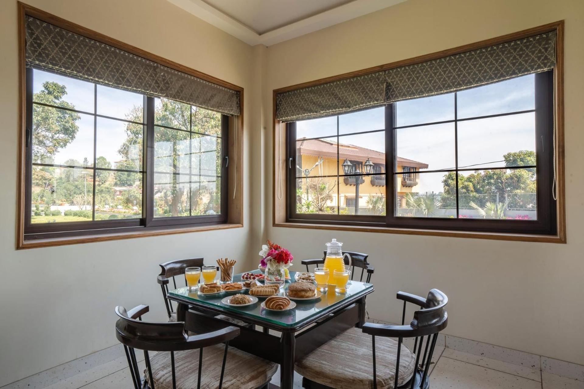 Villa Stayvista's Lawn House At Sula Wada - Vintage-charm Cosy With Swimming Pool And Indoor Activities