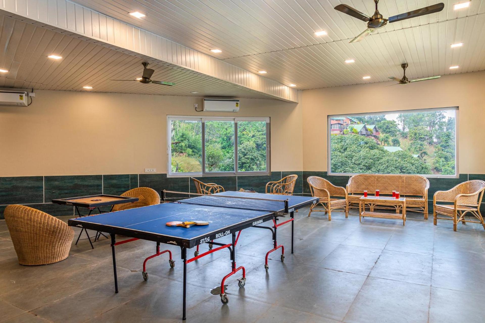 Stayvista's Lawn House At Sula Wada - Vintage-charm Cosy With Swimming Pool And Indoor Activities Villa Panchgani