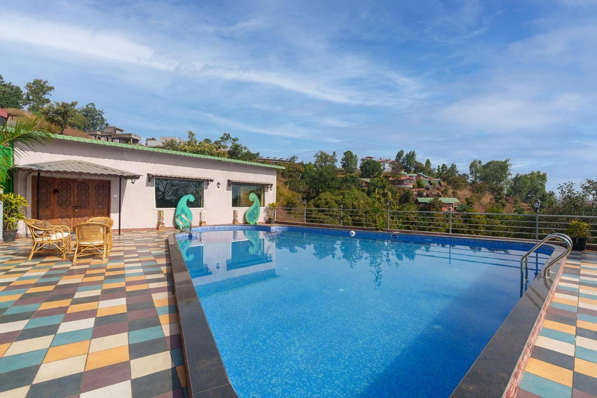 Villa Stayvista's Lawn House At Sula Wada - Vintage-charm Cosy With Swimming Pool And Indoor Activities Panchgani