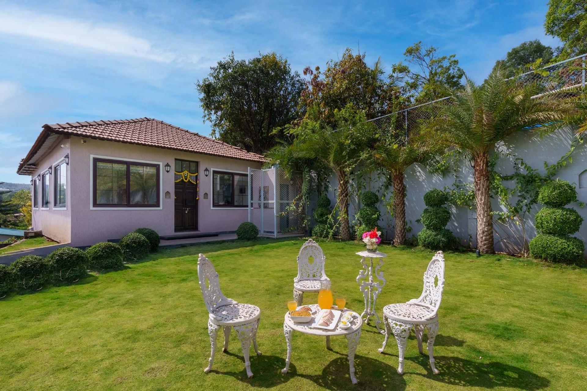 Stayvista's Lawn House At Sula Wada - Vintage-charm Cosy With Swimming Pool And Indoor Activities * Panchgani