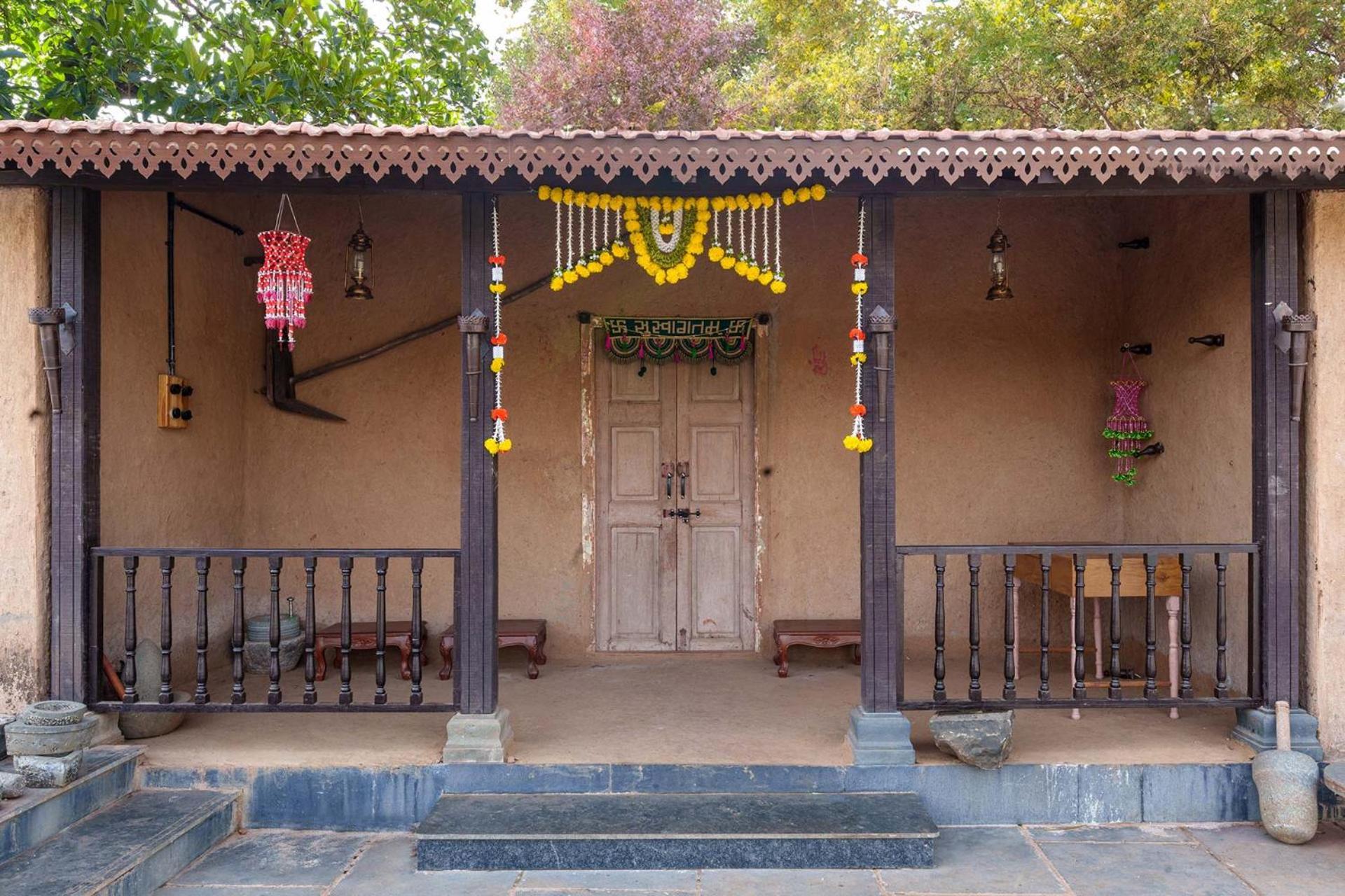 Stayvista's Lawn House At Sula Wada - Vintage-charm Cosy With Swimming Pool And Indoor Activities *