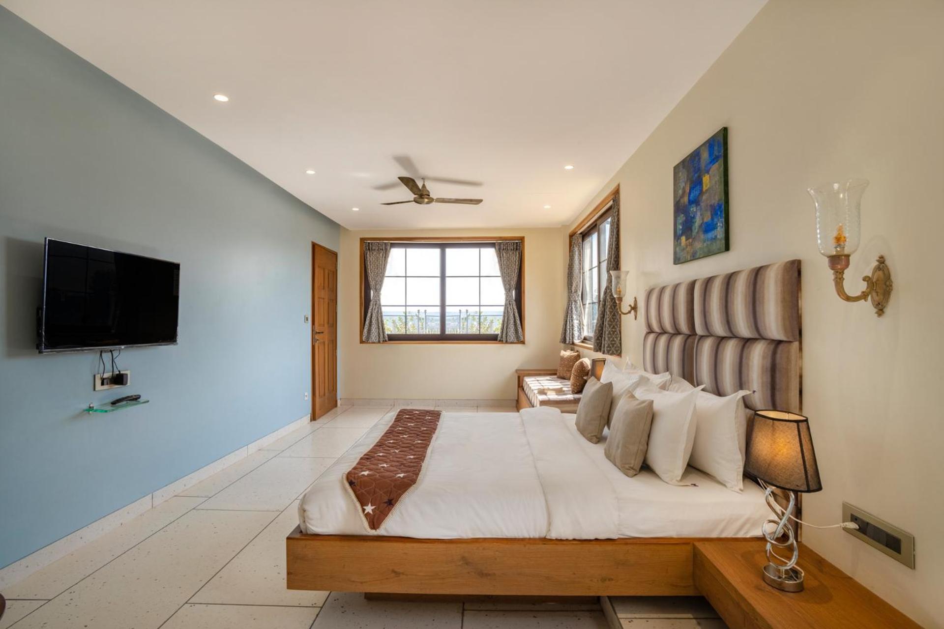 Villa Stayvista's Lawn House At Sula Wada - Vintage-charm Cosy With Swimming Pool And Indoor Activities