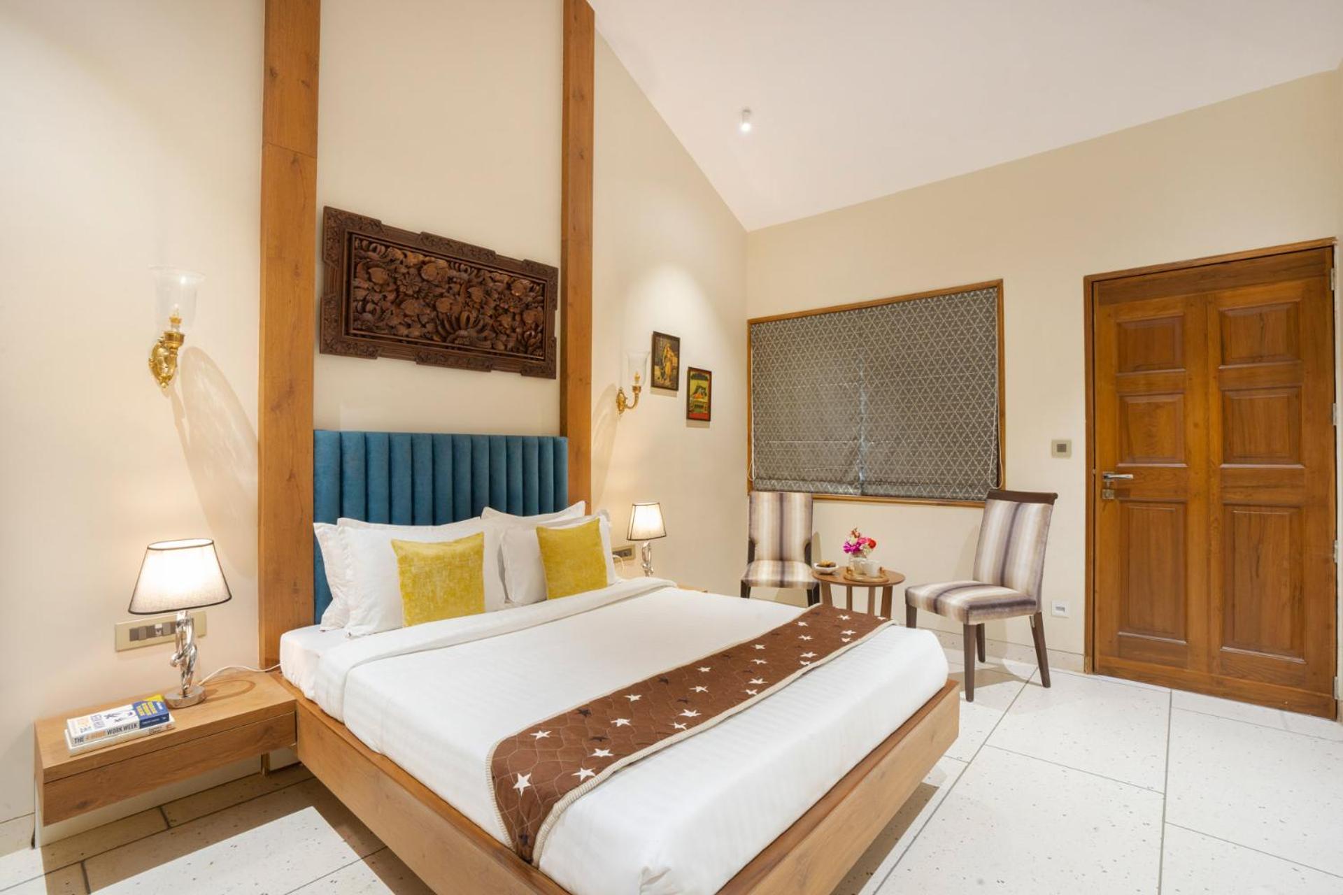 Villa Stayvista's Lawn House At Sula Wada - Vintage-charm Cosy With Swimming Pool And Indoor Activities