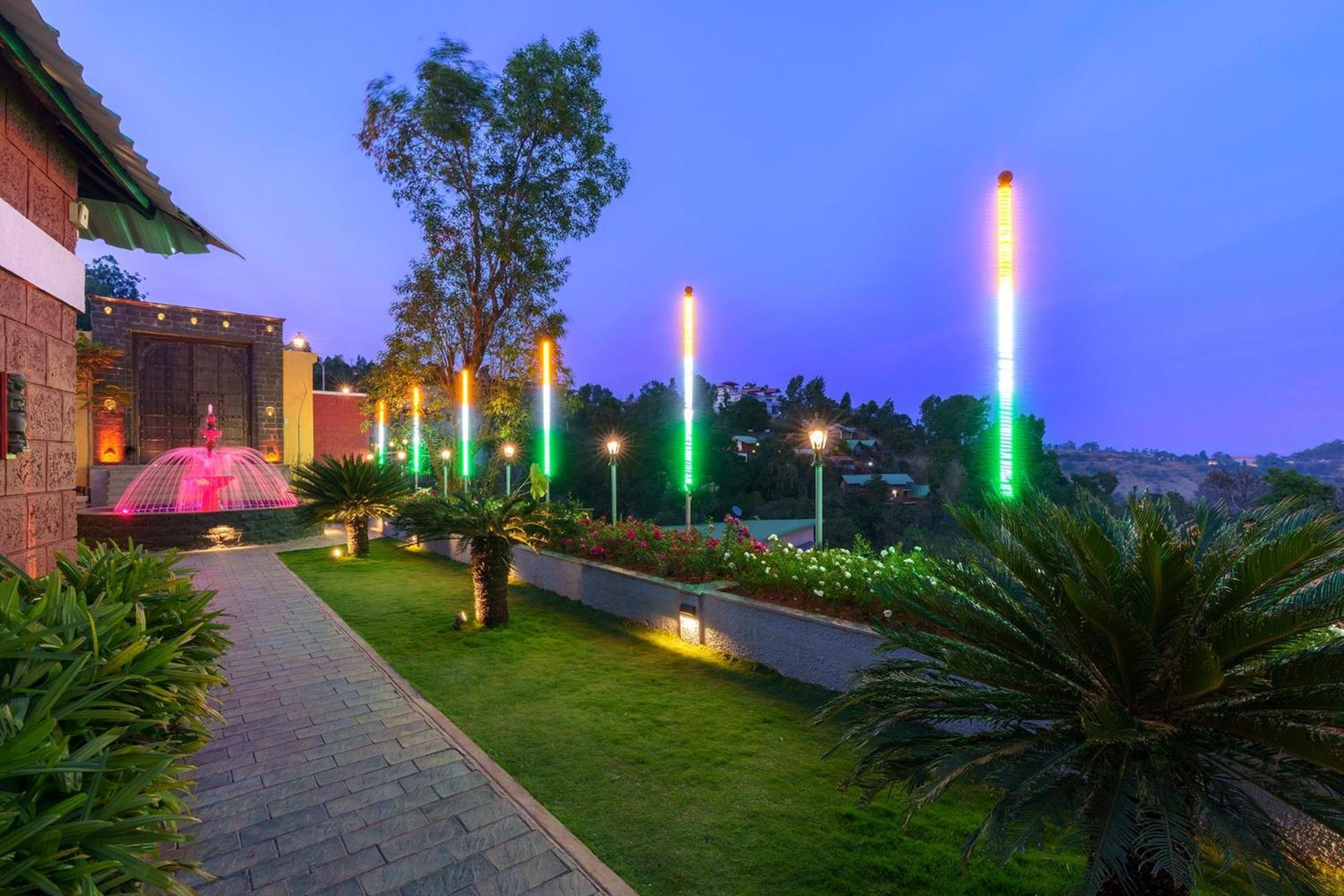 Stayvista's Lawn House At Sula Wada - Vintage-charm Cosy With Swimming Pool And Indoor Activities * Panchgani
