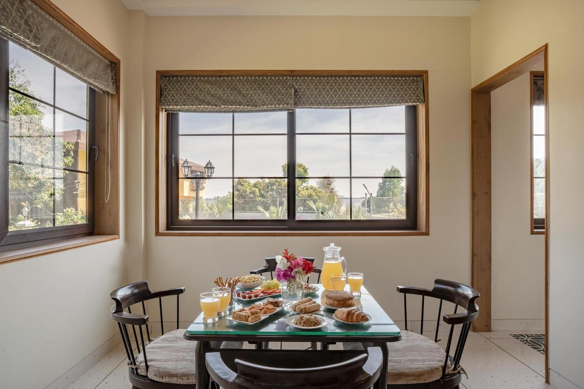 Stayvista's Lawn House At Sula Wada - Vintage-charm Cosy With Swimming Pool And Indoor Activities Panchgani
