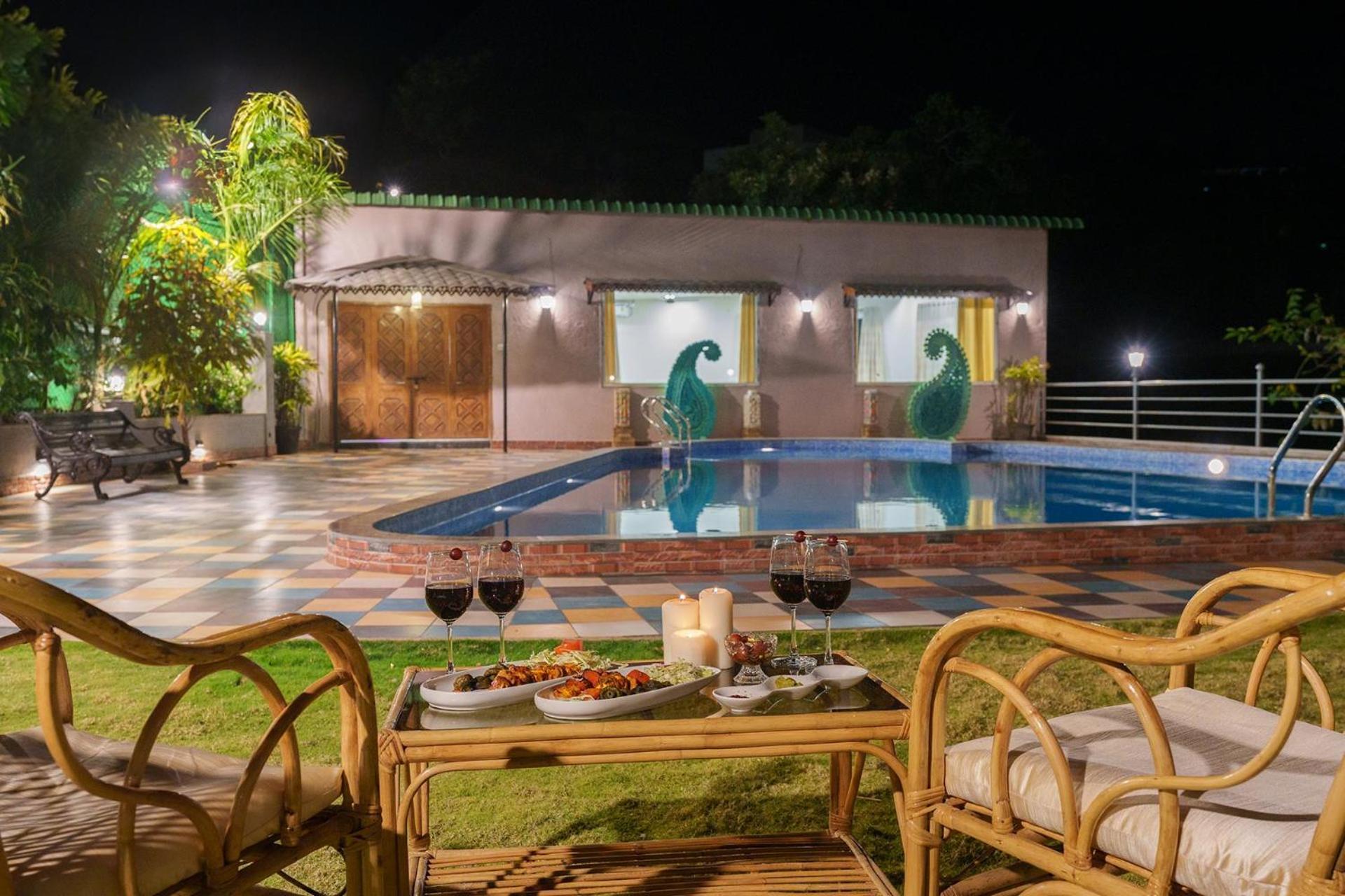 Villa Stayvista's Lawn House At Sula Wada - Vintage-charm Cosy With Swimming Pool And Indoor Activities *
