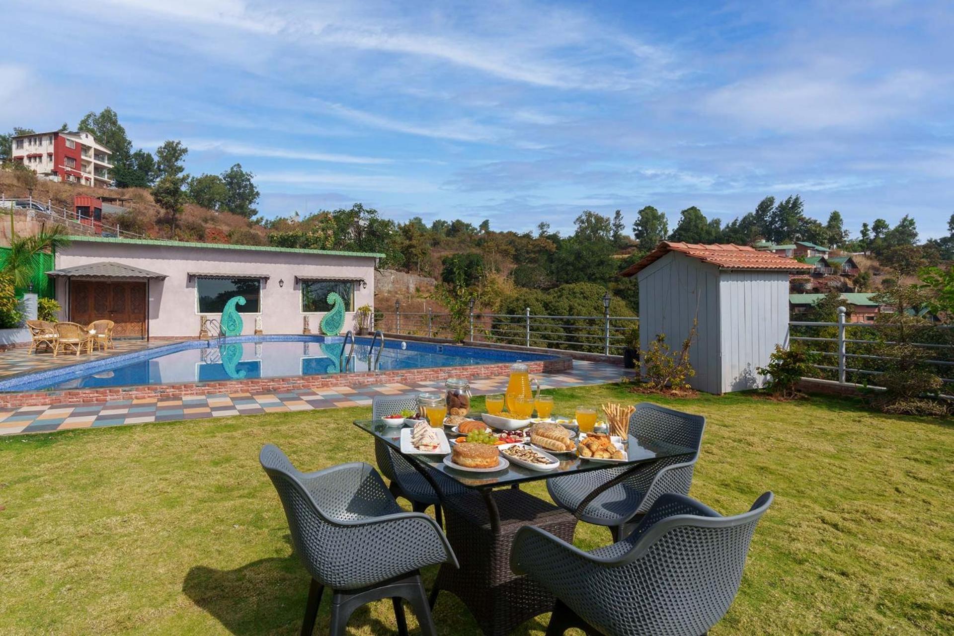 Stayvista's Lawn House At Sula Wada - Vintage-charm Cosy With Swimming Pool And Indoor Activities * Panchgani
