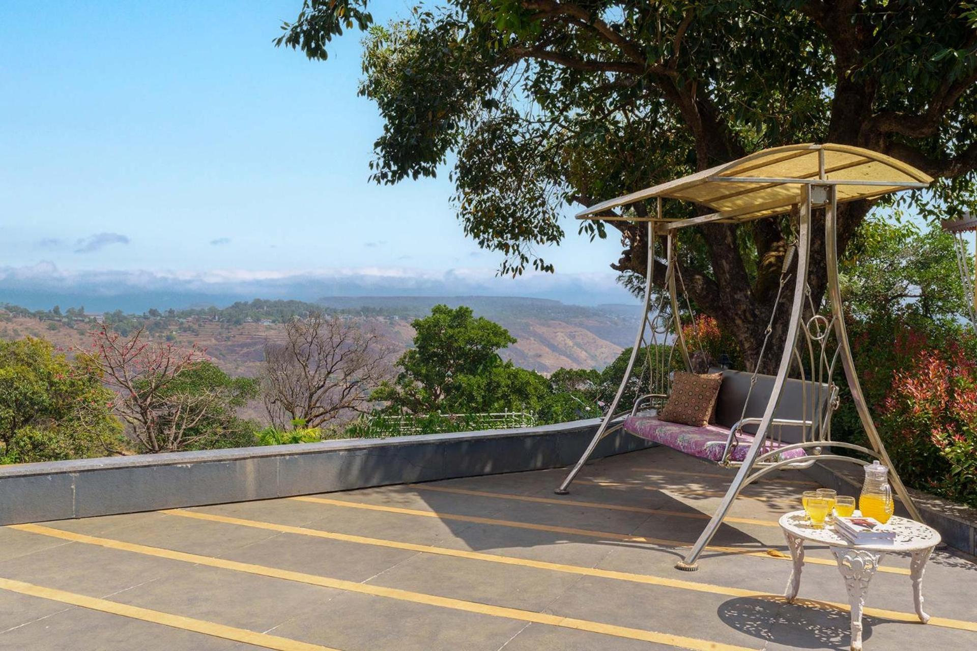 Stayvista's Lawn House At Sula Wada - Vintage-charm Cosy With Swimming Pool And Indoor Activities *