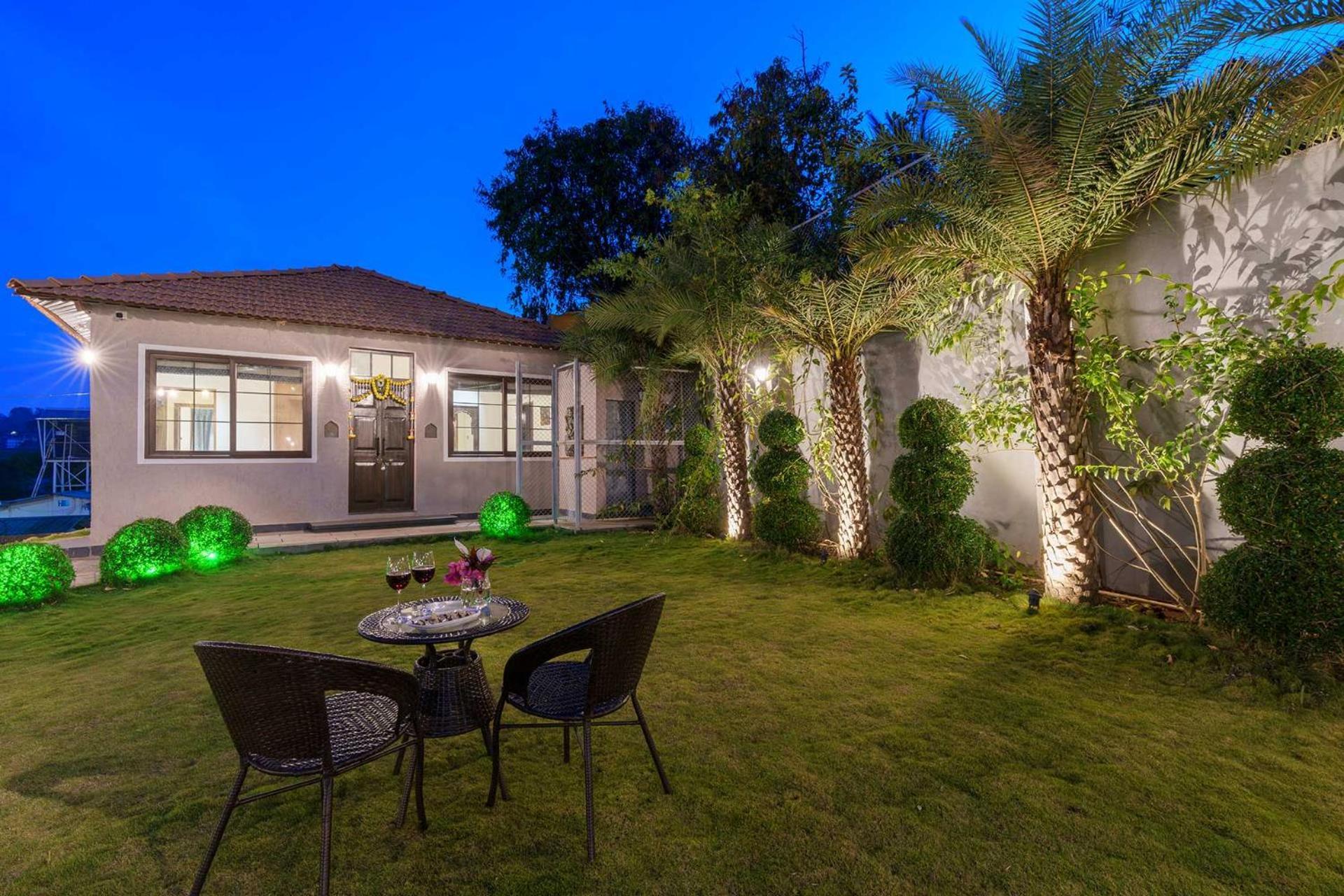 Stayvista's Lawn House At Sula Wada - Vintage-charm Cosy With Swimming Pool And Indoor Activities * Panchgani