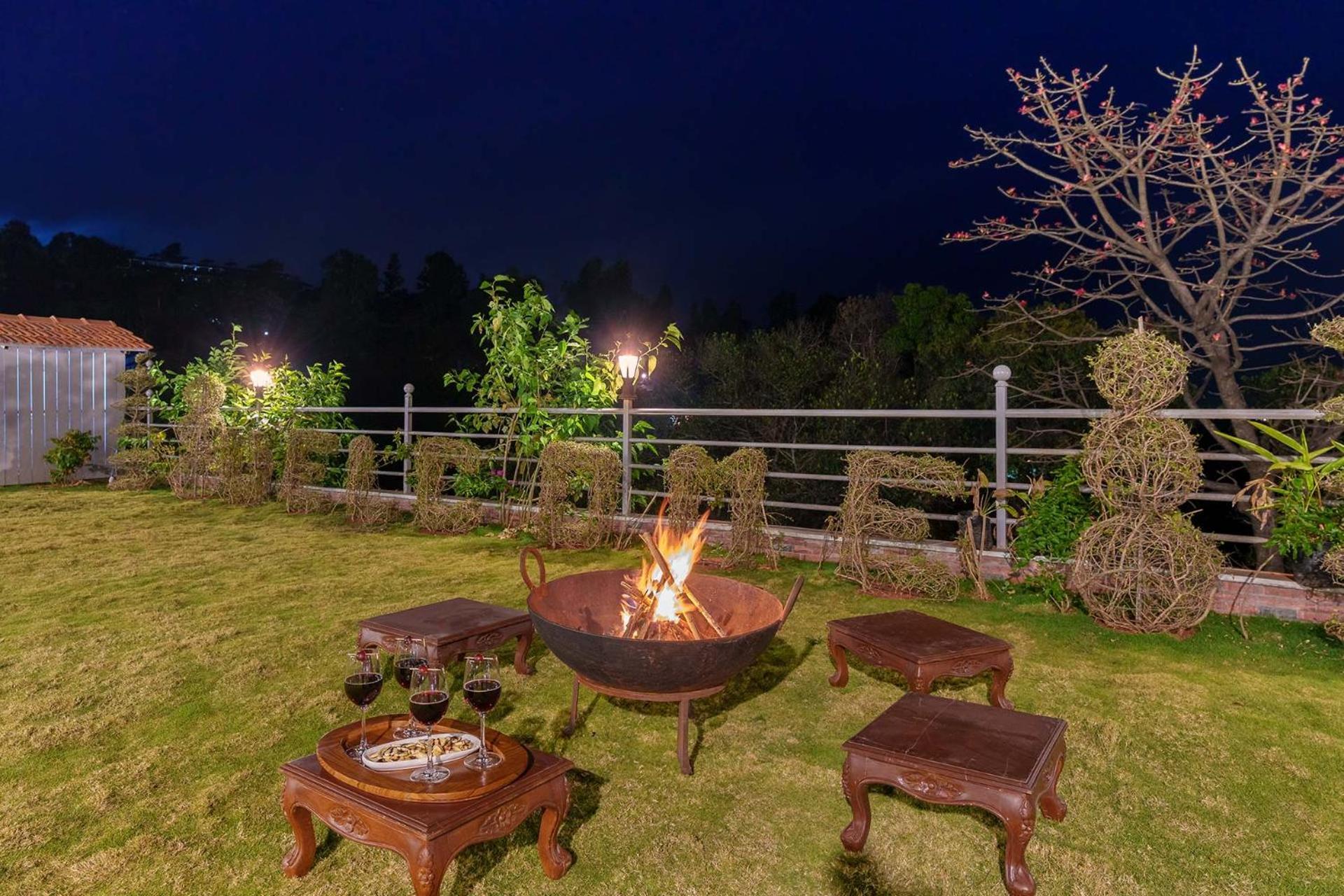 Stayvista's Lawn House At Sula Wada - Vintage-charm Cosy With Swimming Pool And Indoor Activities *
