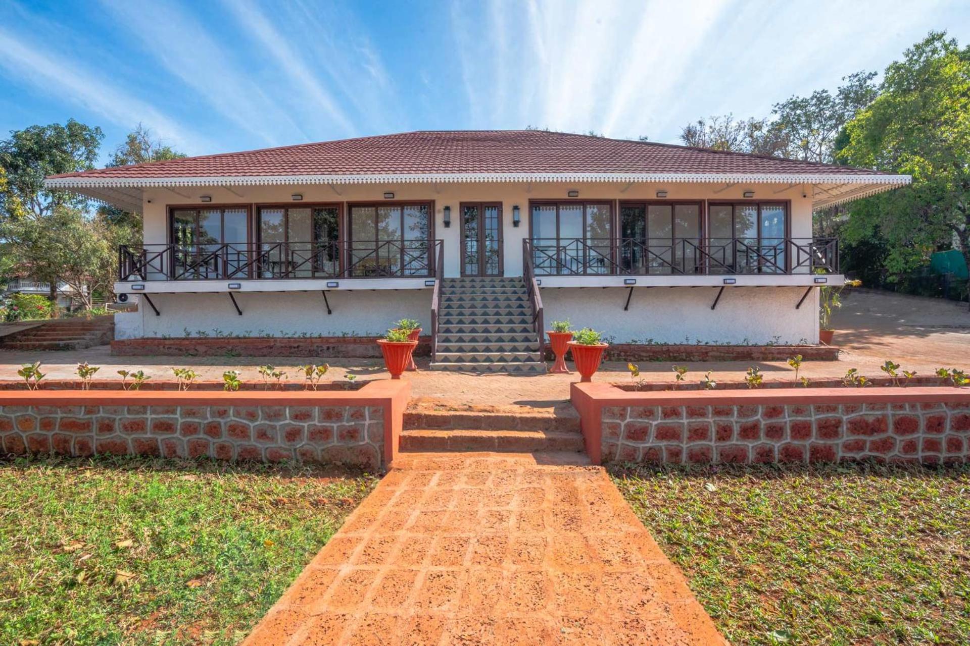 Stayvista's Terra - Valley & Lake-view With Spacious Lawn & Indoor Activities * Panchgani