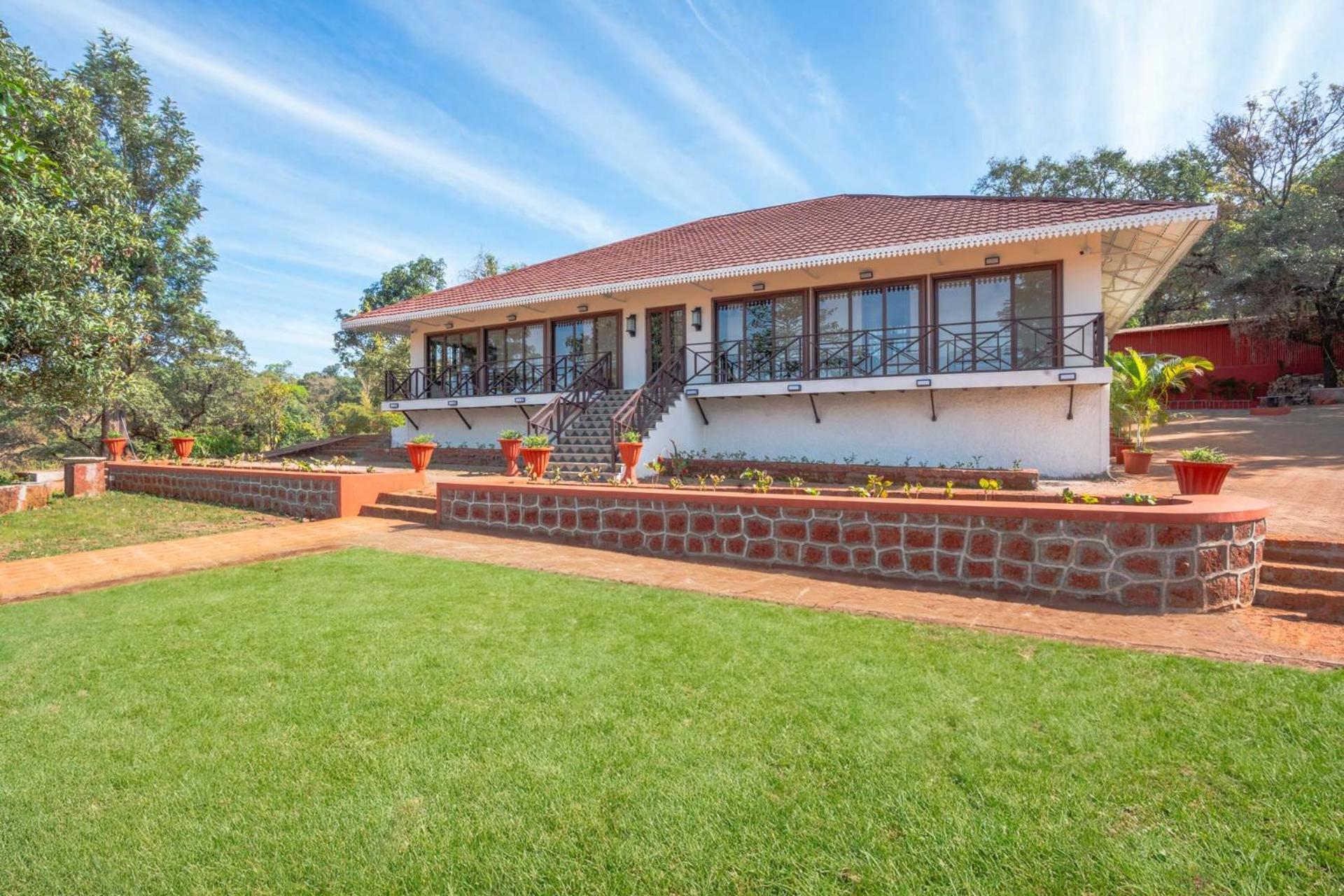 Stayvista's Terra - Valley & Lake-view With Spacious Lawn & Indoor Activities