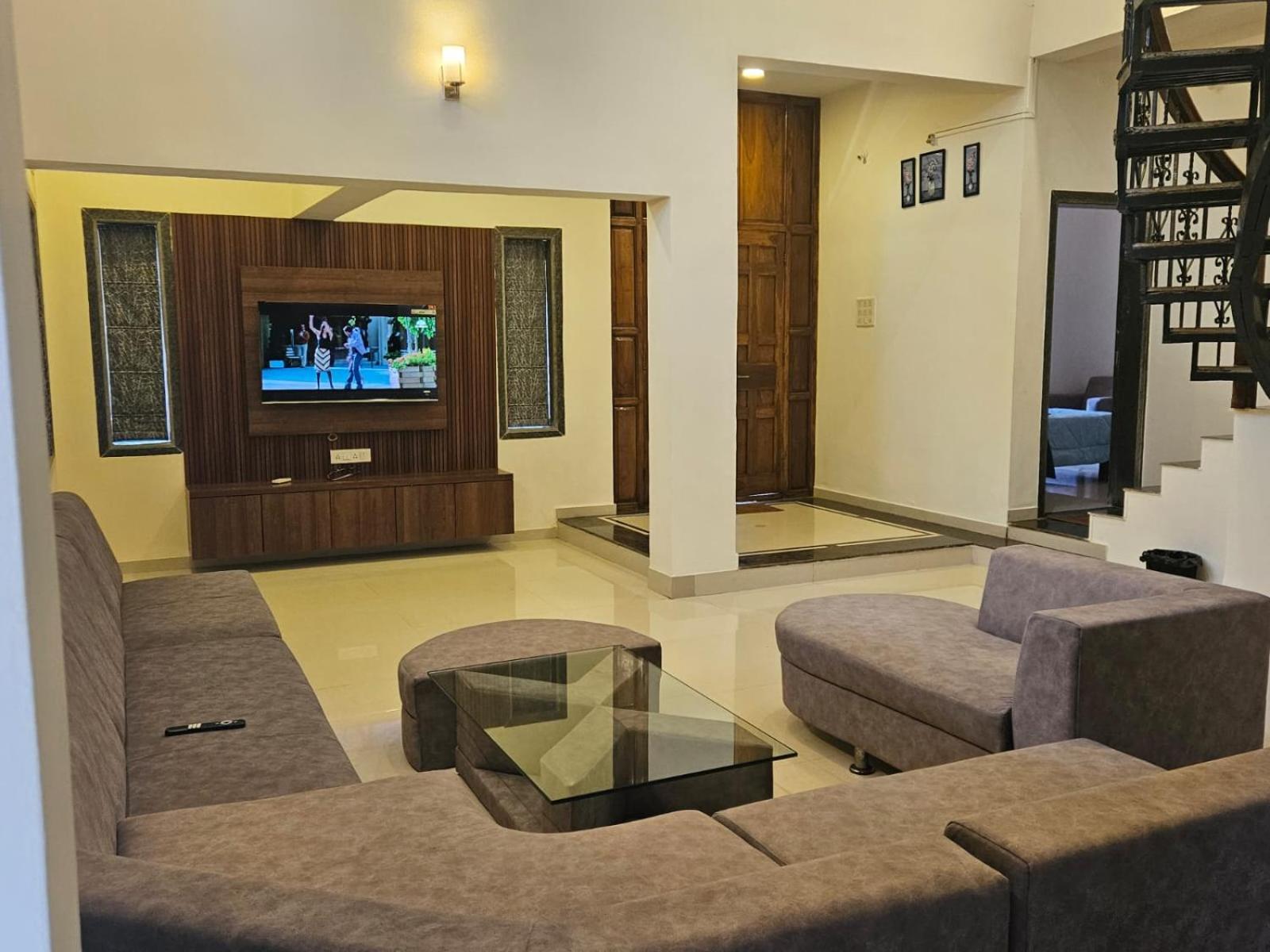 Seven With Swimming Pool Villa