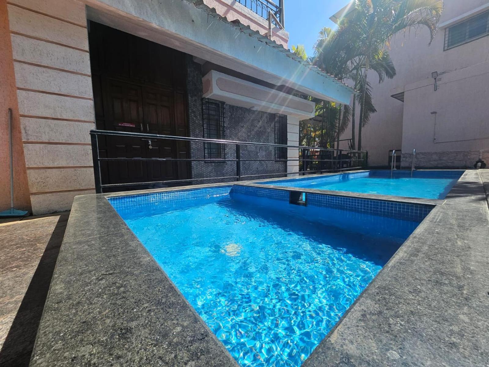 Seven With Swimming Pool *