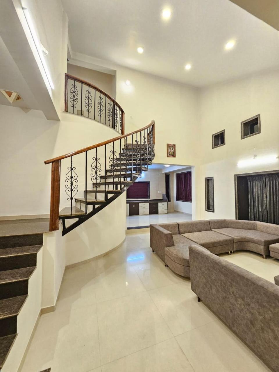 Seven With Swimming Pool Villa