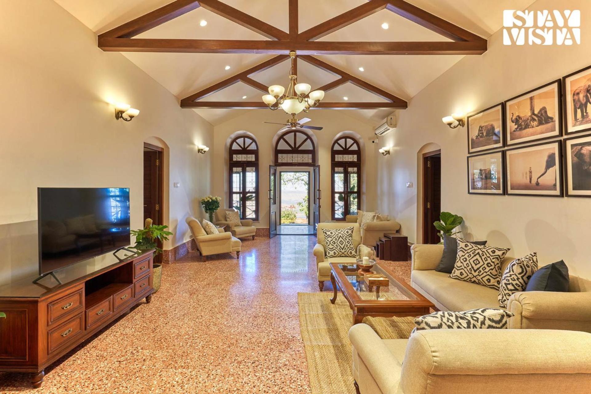 Stayvista's Terra - Valley & Lake-view With Spacious Lawn & Indoor Activities * Panchgani