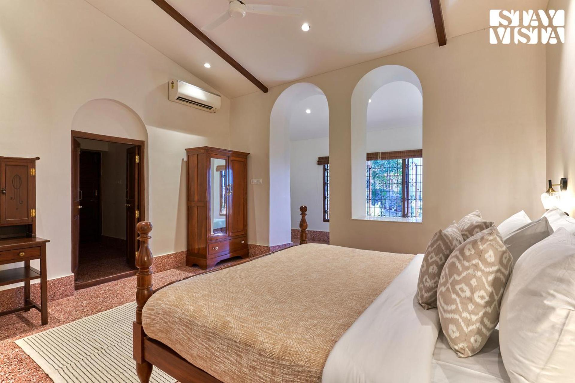 Stayvista's Terra - Valley & Lake-view With Spacious Lawn & Indoor Activities Villa