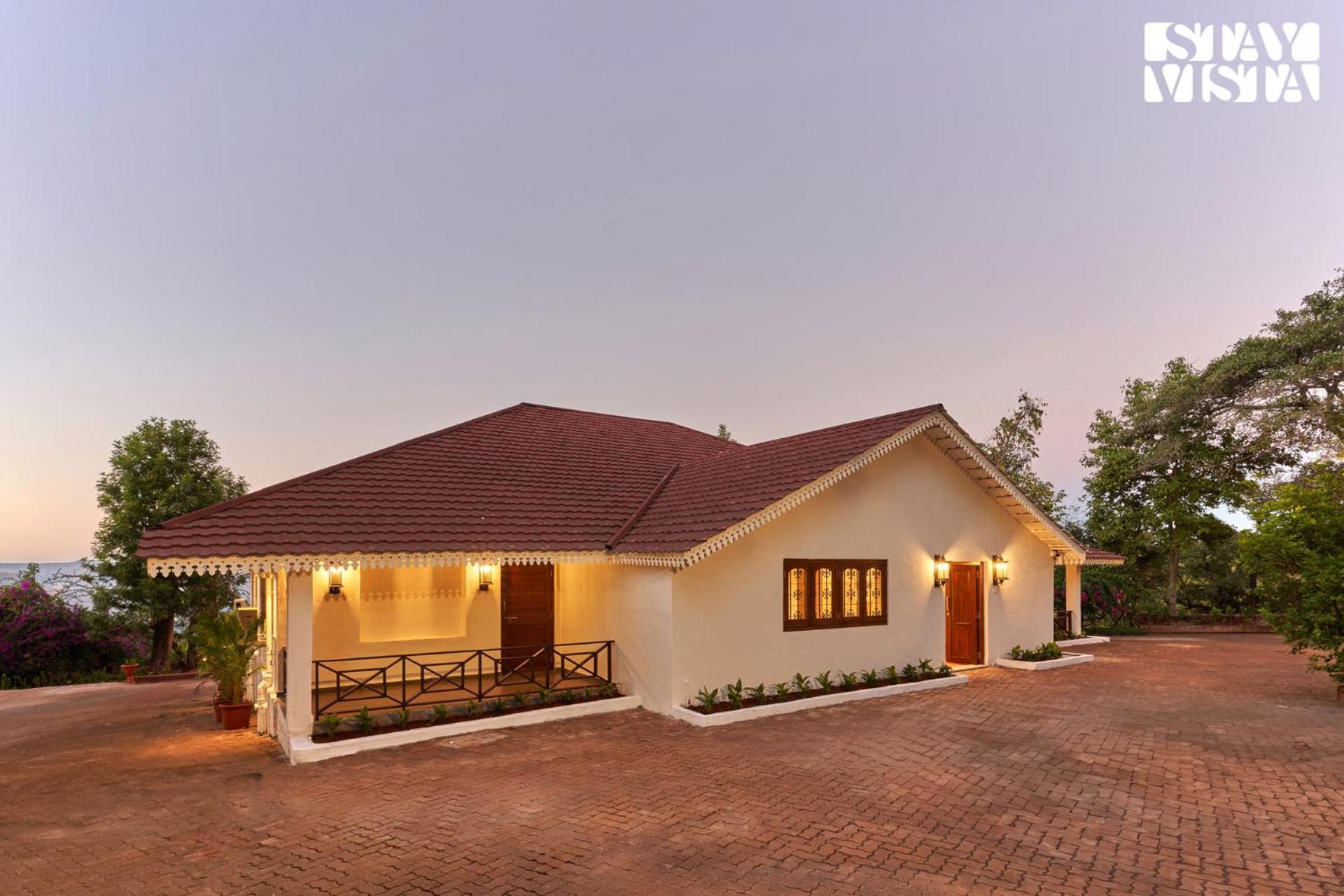 Stayvista's Terra - Valley & Lake-view With Spacious Lawn & Indoor Activities *