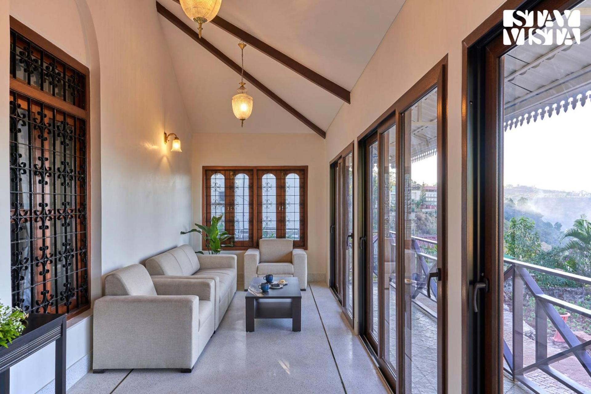 Villa Stayvista's Terra - Valley & Lake-view With Spacious Lawn & Indoor Activities Panchgani