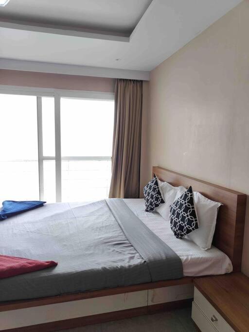 Holiday home Misty Cliff Pachgani, Luxurious With Valley View *