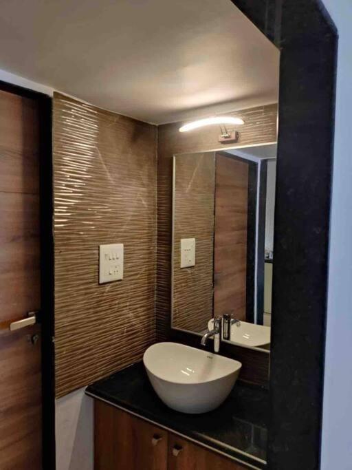Misty Cliff Pachgani, Luxurious With Valley View *