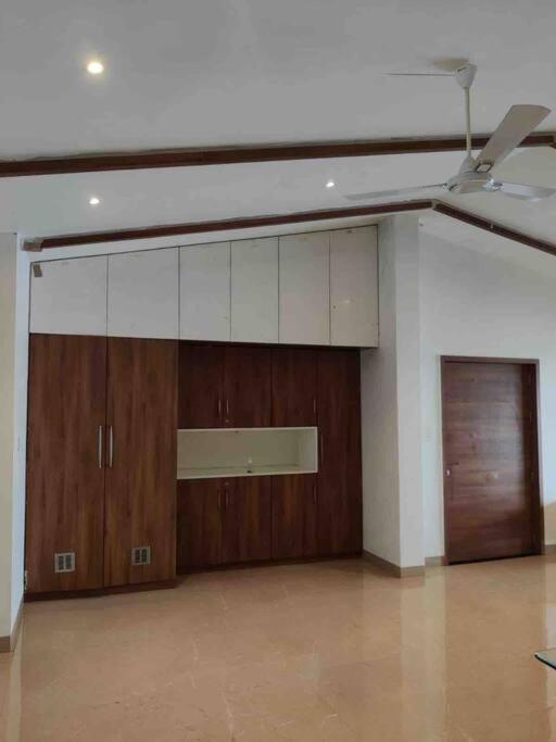 Misty Cliff Pachgani, Luxurious With Valley View