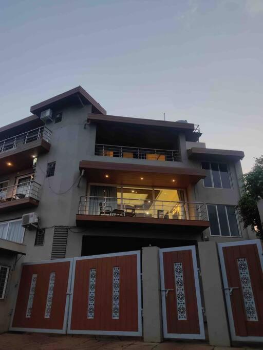 Holiday home Misty Cliff Pachgani, Luxurious With Valley View Panchgani