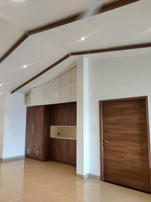 Holiday home Misty Cliff Pachgani, Luxurious With Valley View Panchgani
