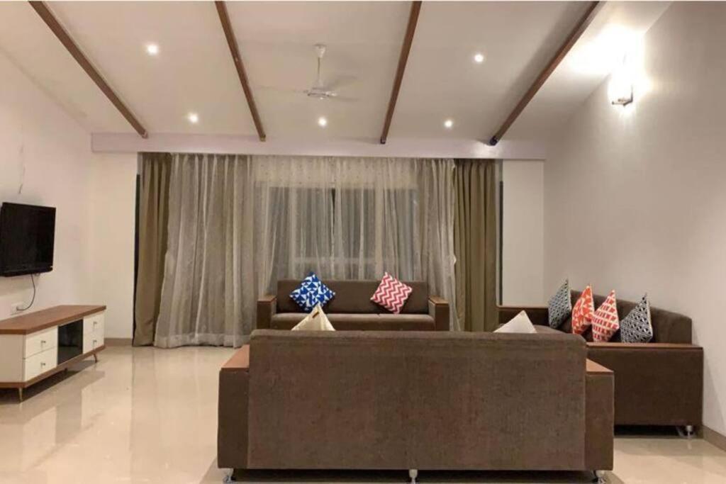 Holiday home Misty Cliff Pachgani, Luxurious With Valley View