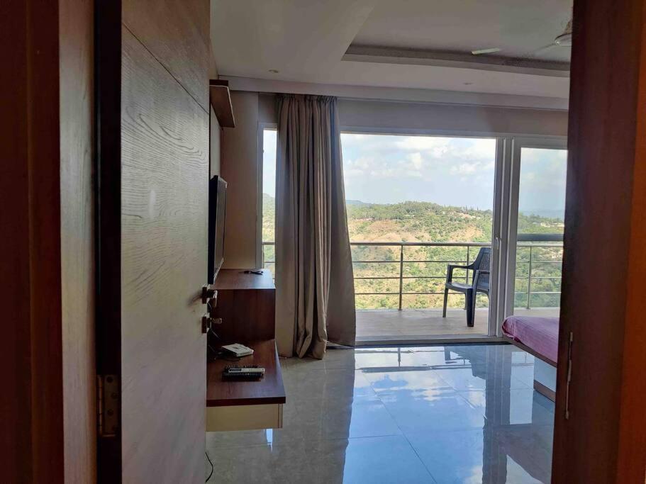Misty Cliff Pachgani, Luxurious With Valley View Panchgani