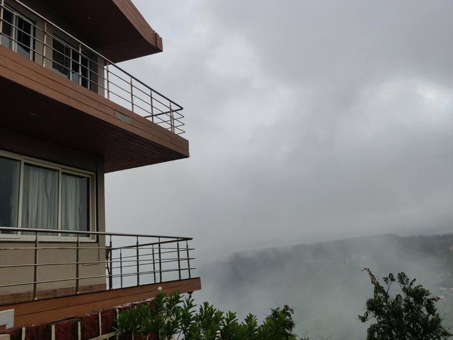 Misty Cliff Pachgani, Luxurious With Valley View *
