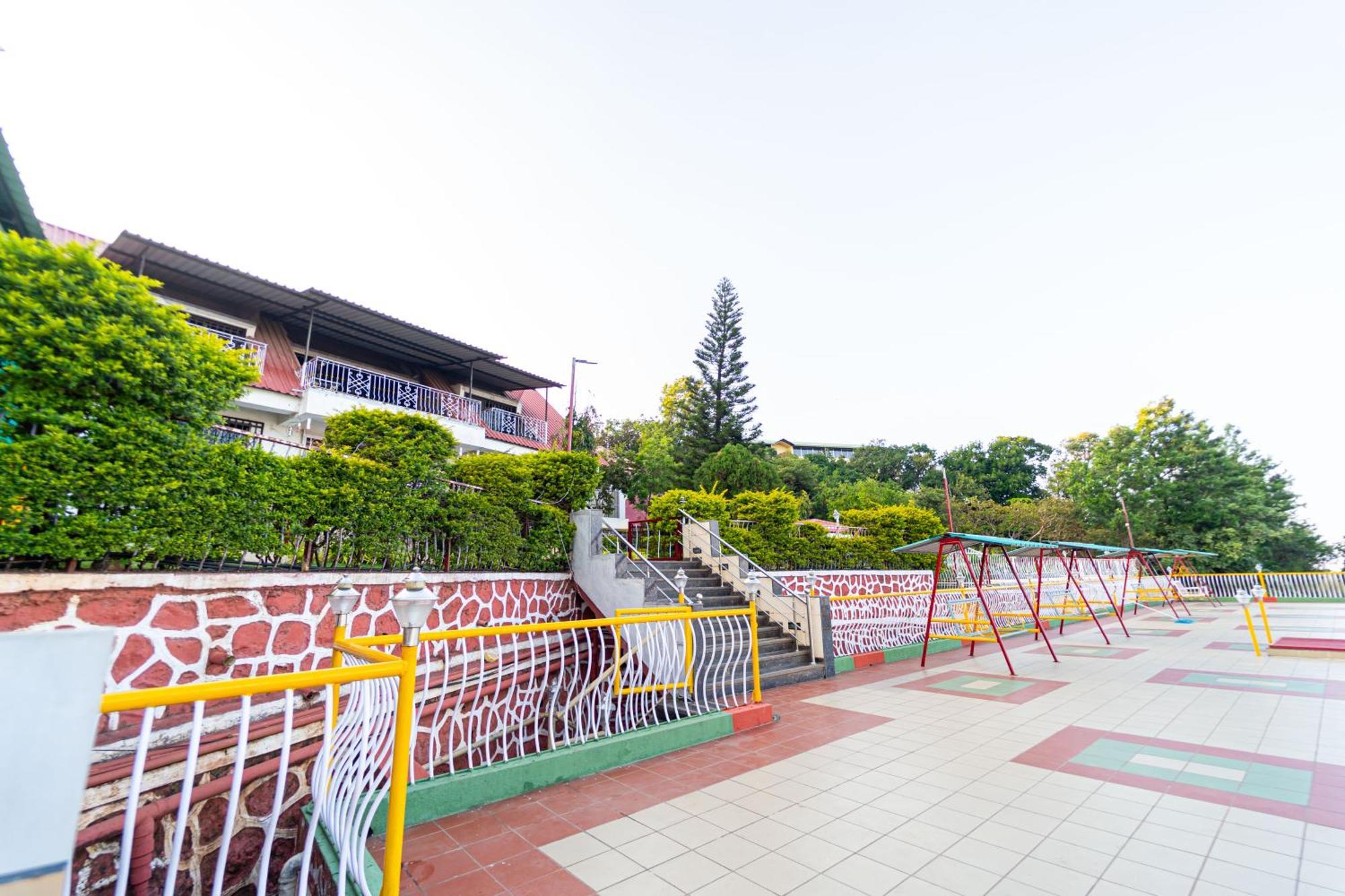 Hotel Treebo Raval With Valley View Panchgani