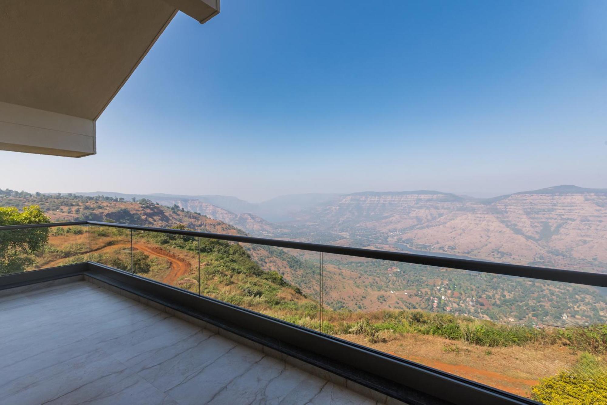 Villa Saffronstays Mountain Rizz *
