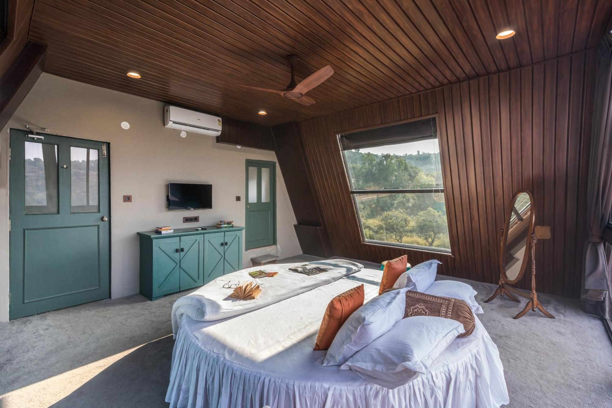 Villa Saffronstays A Vantage, - A Pyramid Shaped Unique Luxury With Infinity Valley Views *