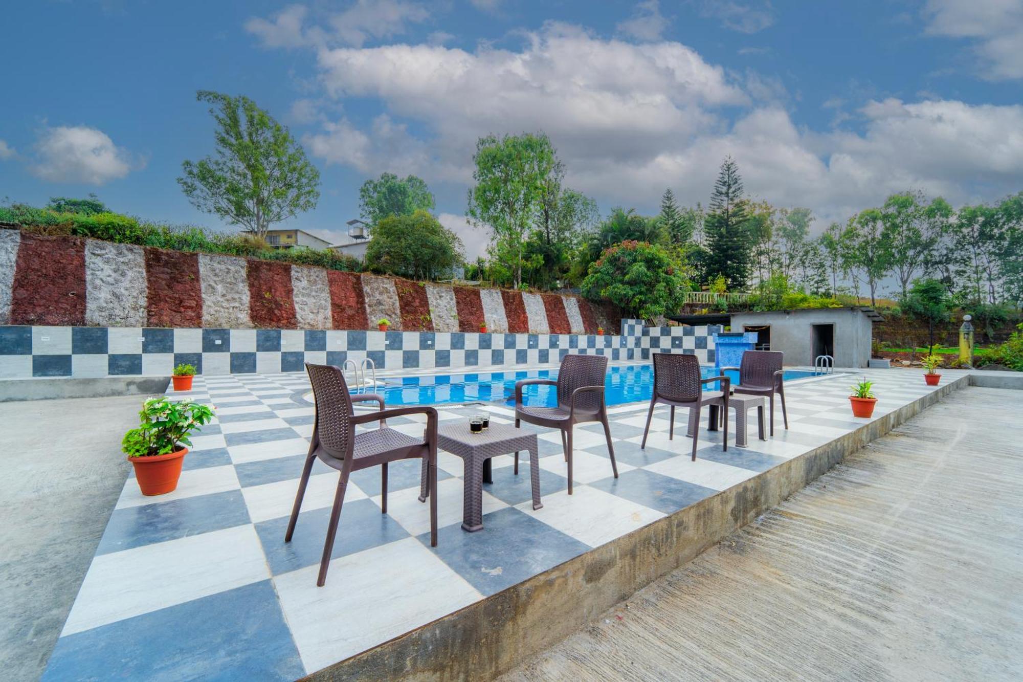 Treebo Jeevan Village 3*
